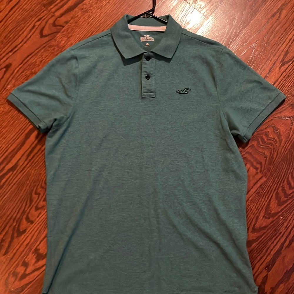 Hollister XL polo short sleeve shirt. Color is a teal green. Very good condition